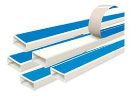 Canaleta blanca de PVC para ocultar cables